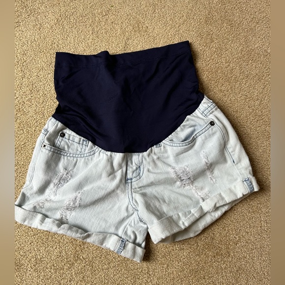 Maternity Shorts - Picture 1 of 3